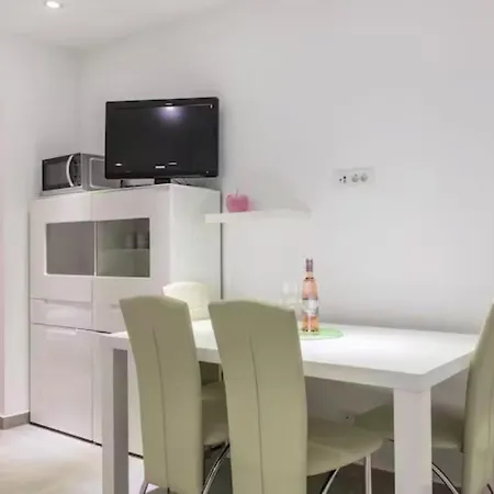 Apartment Sweet Cherry *