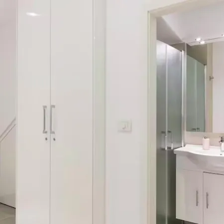 Sweet Cherry Apartment Split